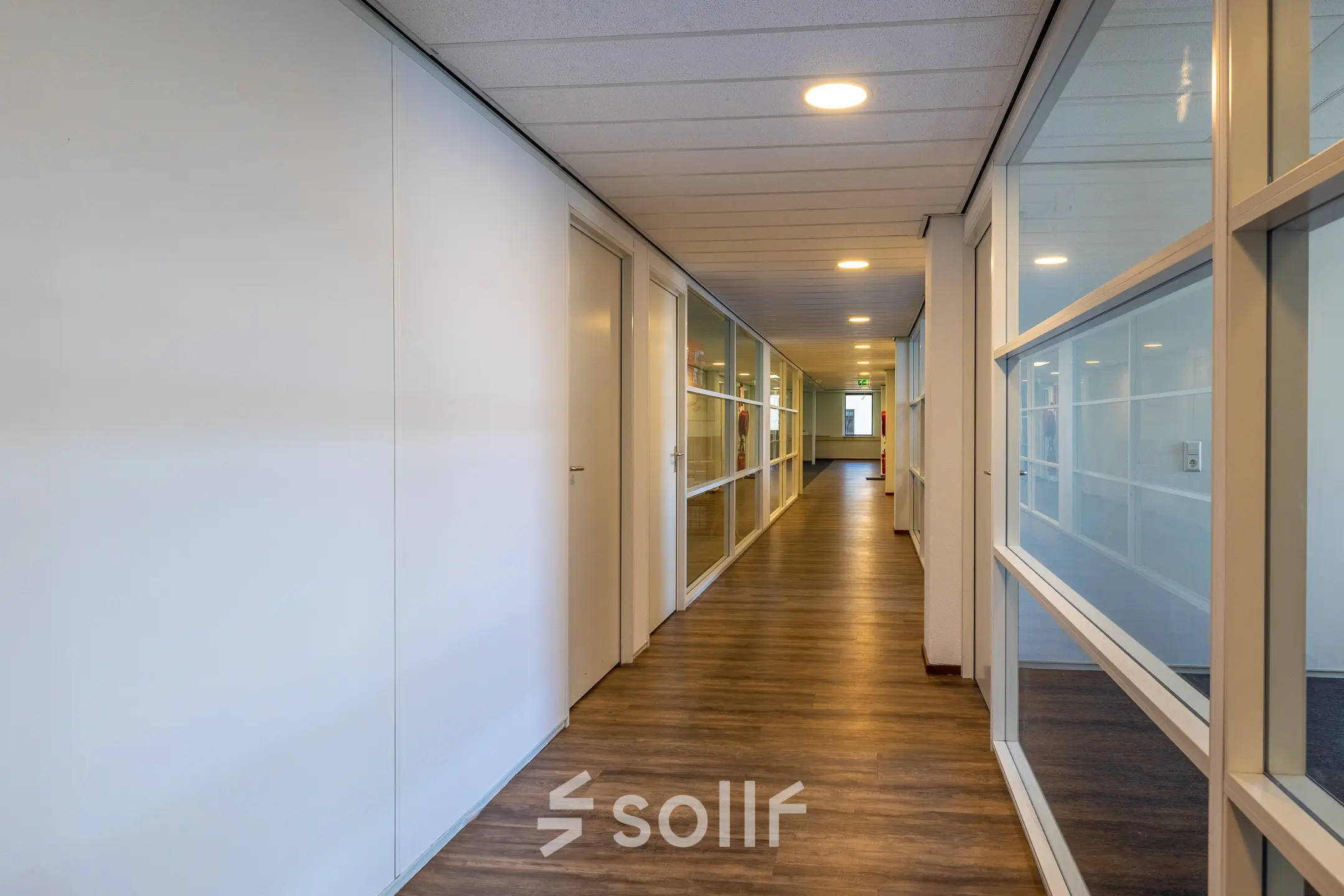 Bright, modern hallway in office space at Franciscusweg 219, Hilversum, ideal for rent.
