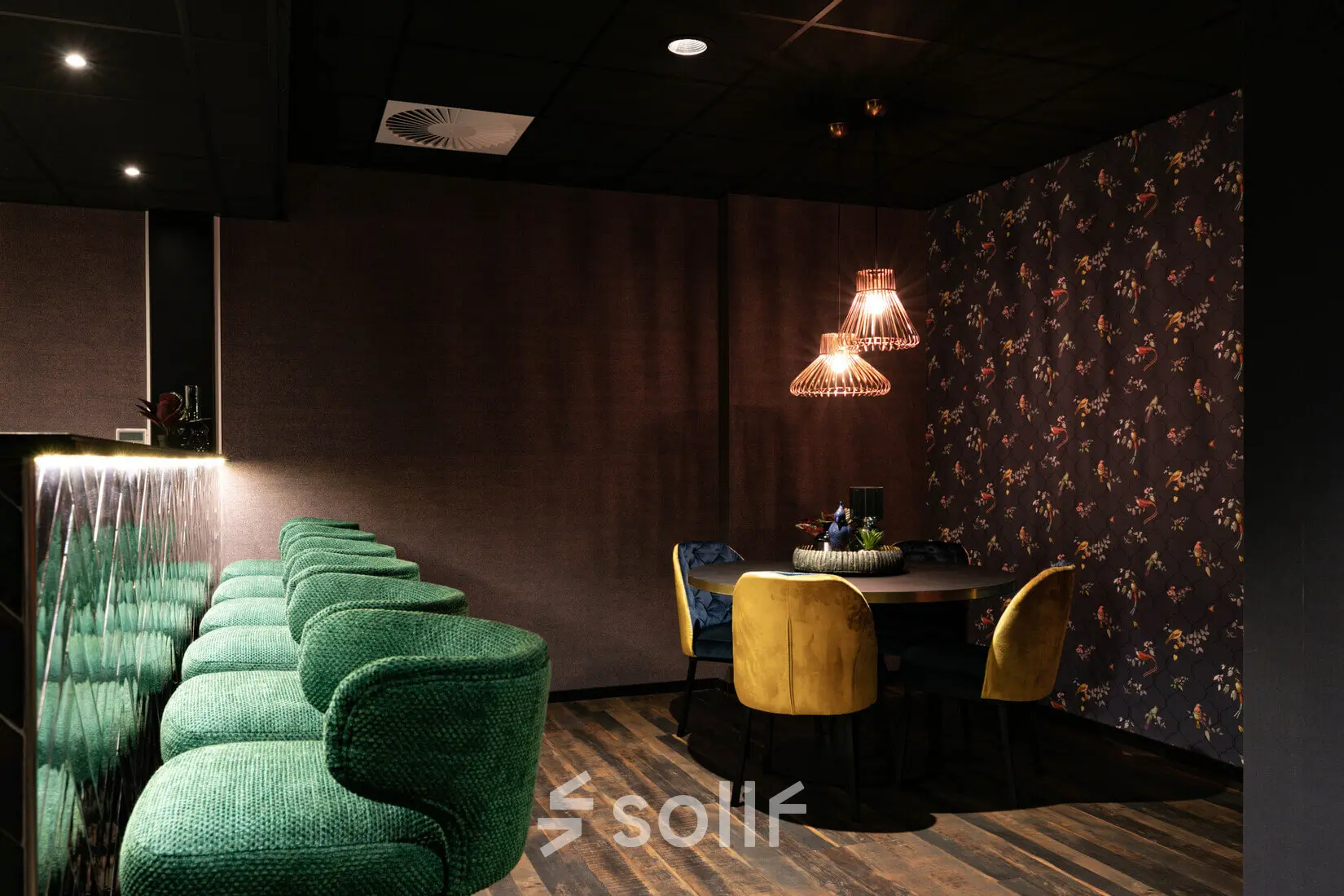 Stylish workspace at Steijnlaan 16, Hilversum, featuring vibrant seating and a cozy atmosphere, perfect for office space rental.