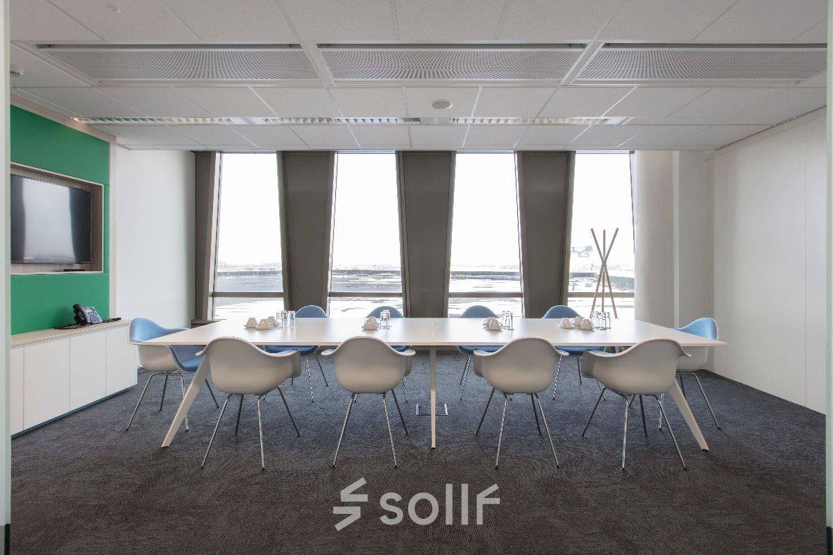 Modern conference room with long table and chairs, ideal for office space rental at Saturnusstraat 40-62, Hoofddorp.