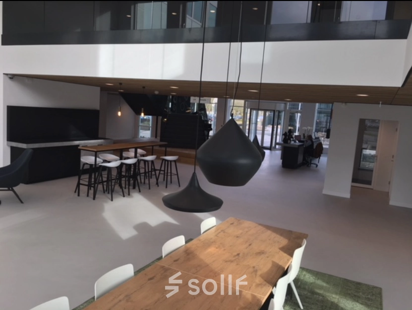 Spacious office interior at Saturnusstraat 40-62, Hoofddorp, featuring modern furnishings and ample natural light. Ideal for office space rental.