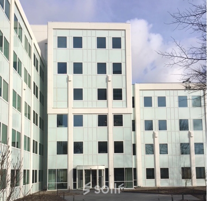 Exterior view of the office building at Saturnusstraat 40-62, Hoofddorp, ideal for office space rental.