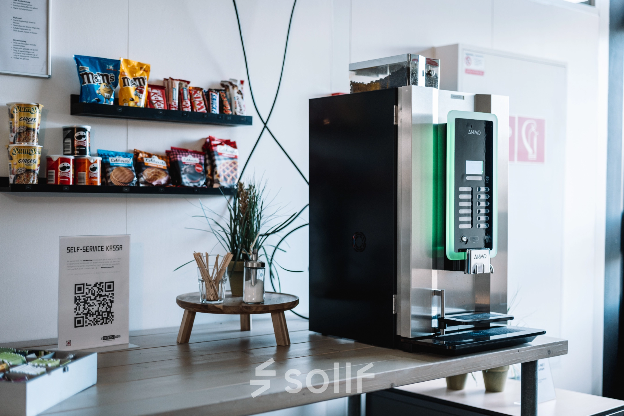 Furnished office pantry at De Vos van Steenwijklaan 75, Hoogeveen, offering self-service coffee and snacks, ideal for office space rental.