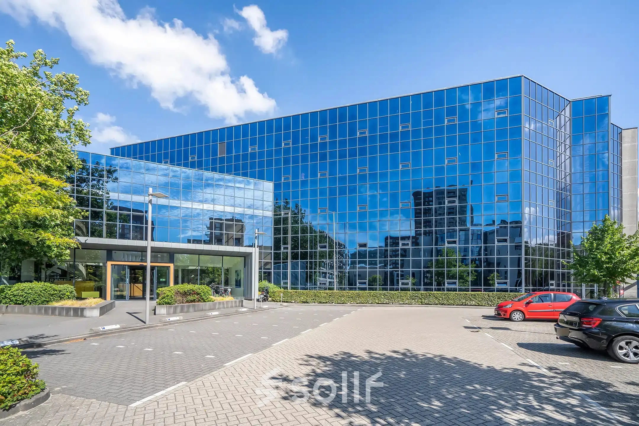 Modern glass-fronted building at Kanaalpark 140, Leiden, offering office space rental with an appealing exterior view.