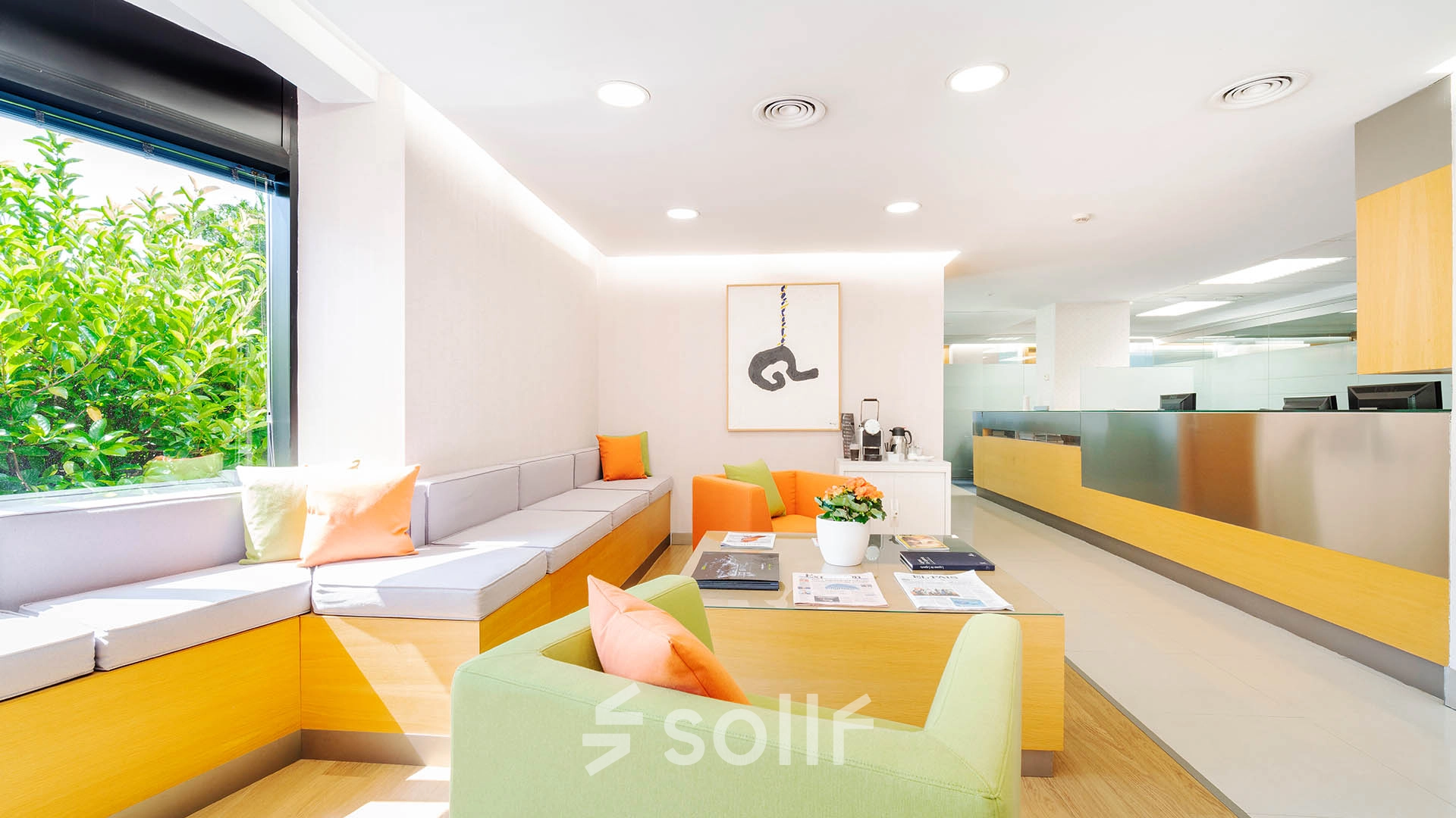Bright office space at Calle de la Caléndula 93 in Madrid Alcobendas, featuring cozy seating and a welcoming atmosphere for an ideal office space rental.