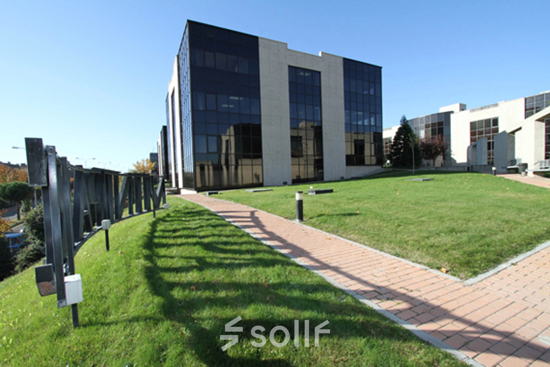 Exterior view of an office building with a modern design located at Calle de la Caléndula 95, Madrid Alcobendas, ideal for office space rental.