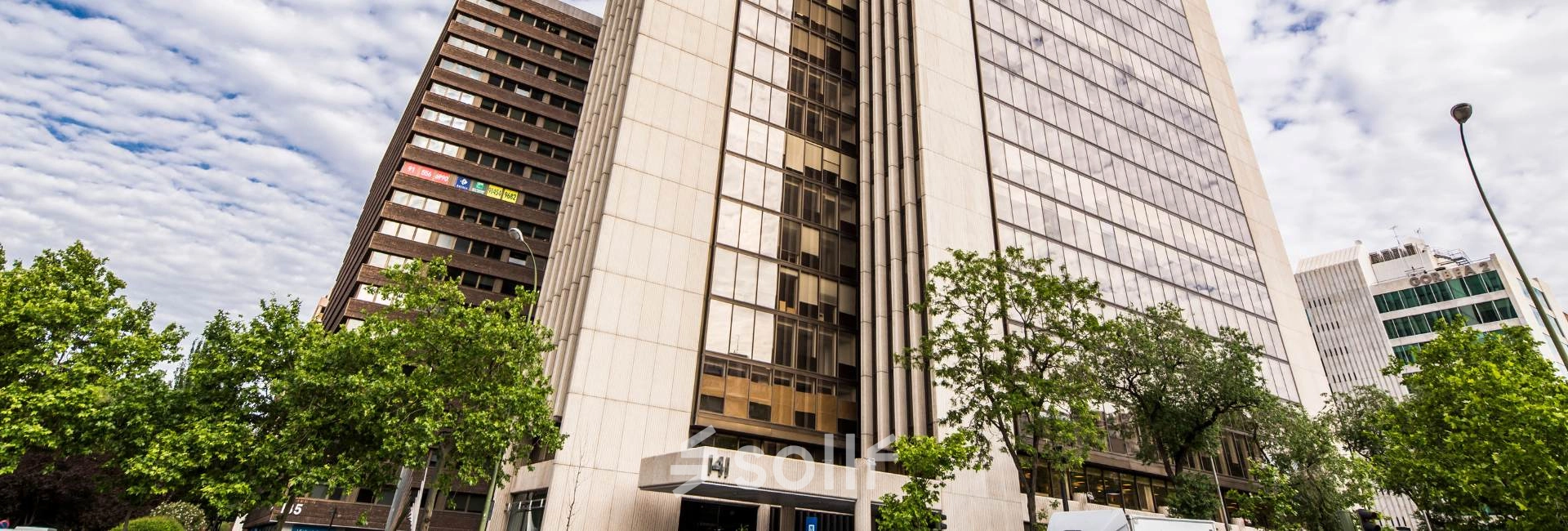 View of the exterior office building at Paseo de la Castellana 141, Madrid Azca, available for rent office space.