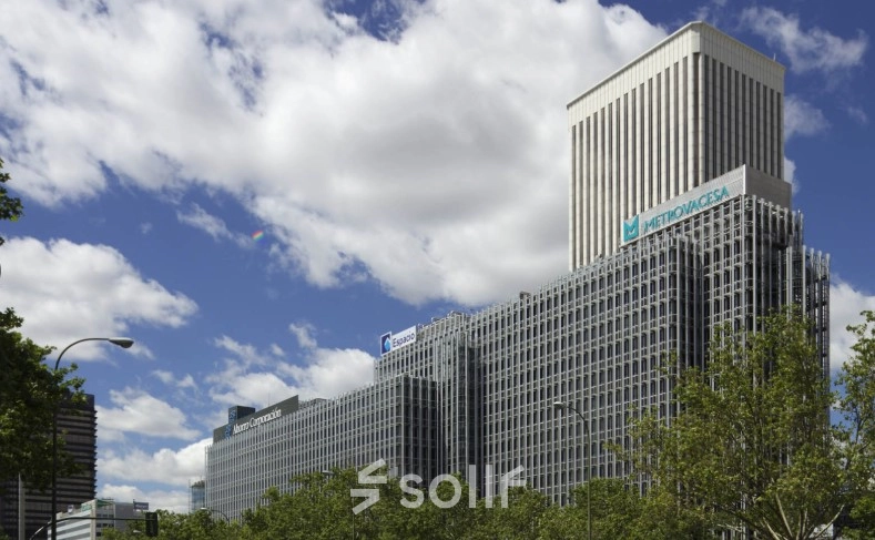 Exterior view of the office building at Paseo de la Castellana 93 in Madrid Azca, ideal for office space rental.