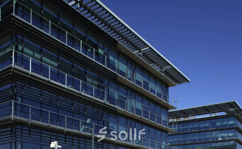 Exterior view of a modern office building located at Calle Quintanavides 13, Madrid Fuencarral-El Pardo, ideal for office space rental.