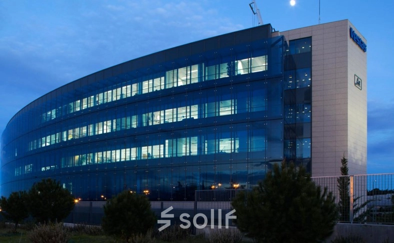 Exterior view of an office building located at Calle Arroyo de Valdebebas 4, Madrid Hortaleza, ideal for office space rental.