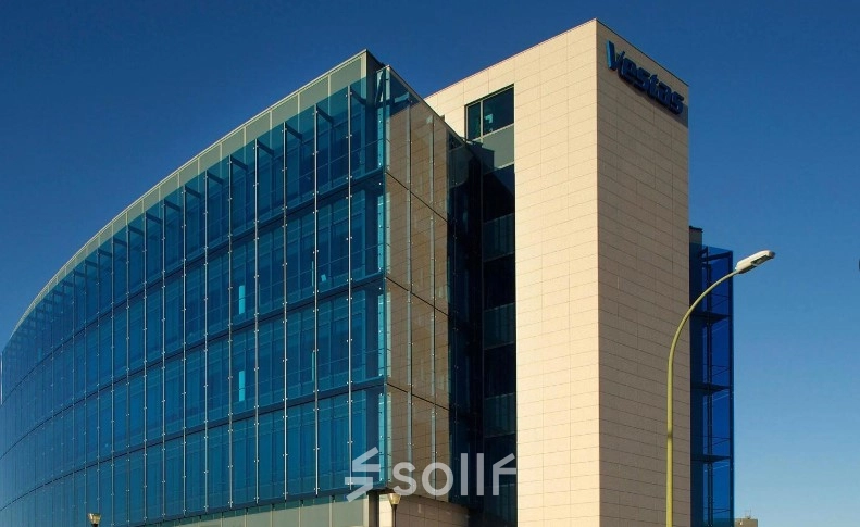 Exterior view of an office building available for rent at Calle Arroyo de Valdebebas 4, Madrid Hortaleza, ideal for office space rental.