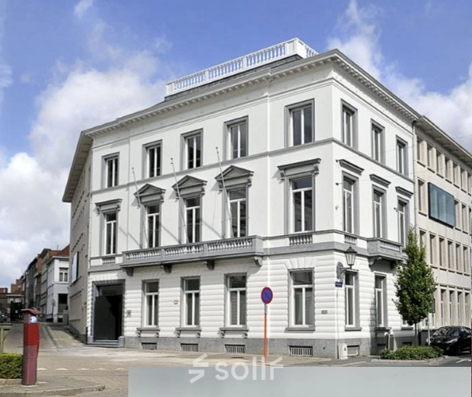 Exterior view of office building at Kardinaal Mercierplein 2, Mechelen Centrum, ideal for those seeking office space rental.