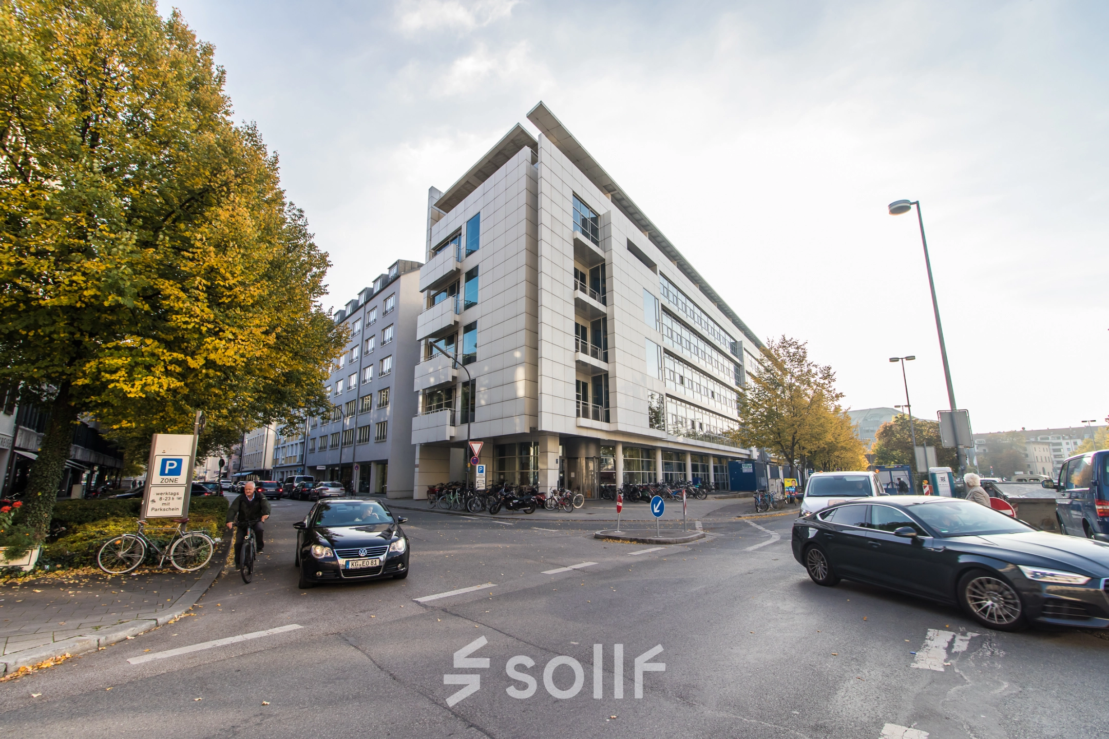 Exterior view of office building at Oskar-von-Miller-Ring 20, Munich Maxvorstadt. Ideal location for office space rental with parking and easy access.