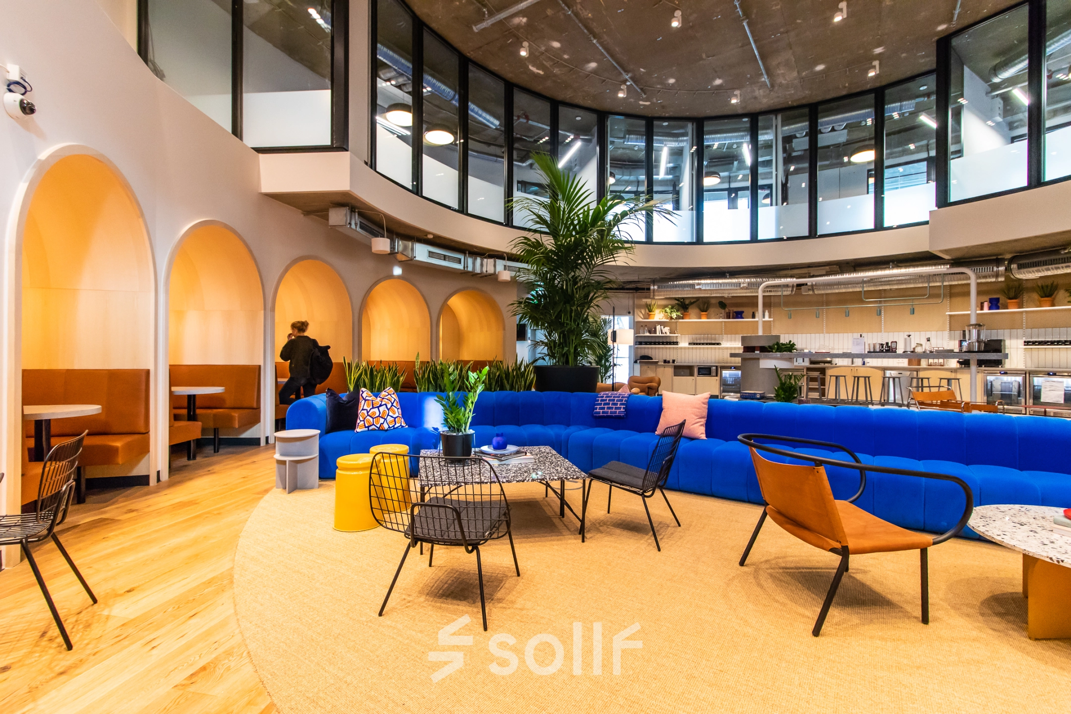 Modern office space rental at Oskar-von-Miller-Ring 20 with vibrant seating, stylish furniture, and a coworking area. Suitable for professionals looking to rent office space in Munich Maxvorstadt.