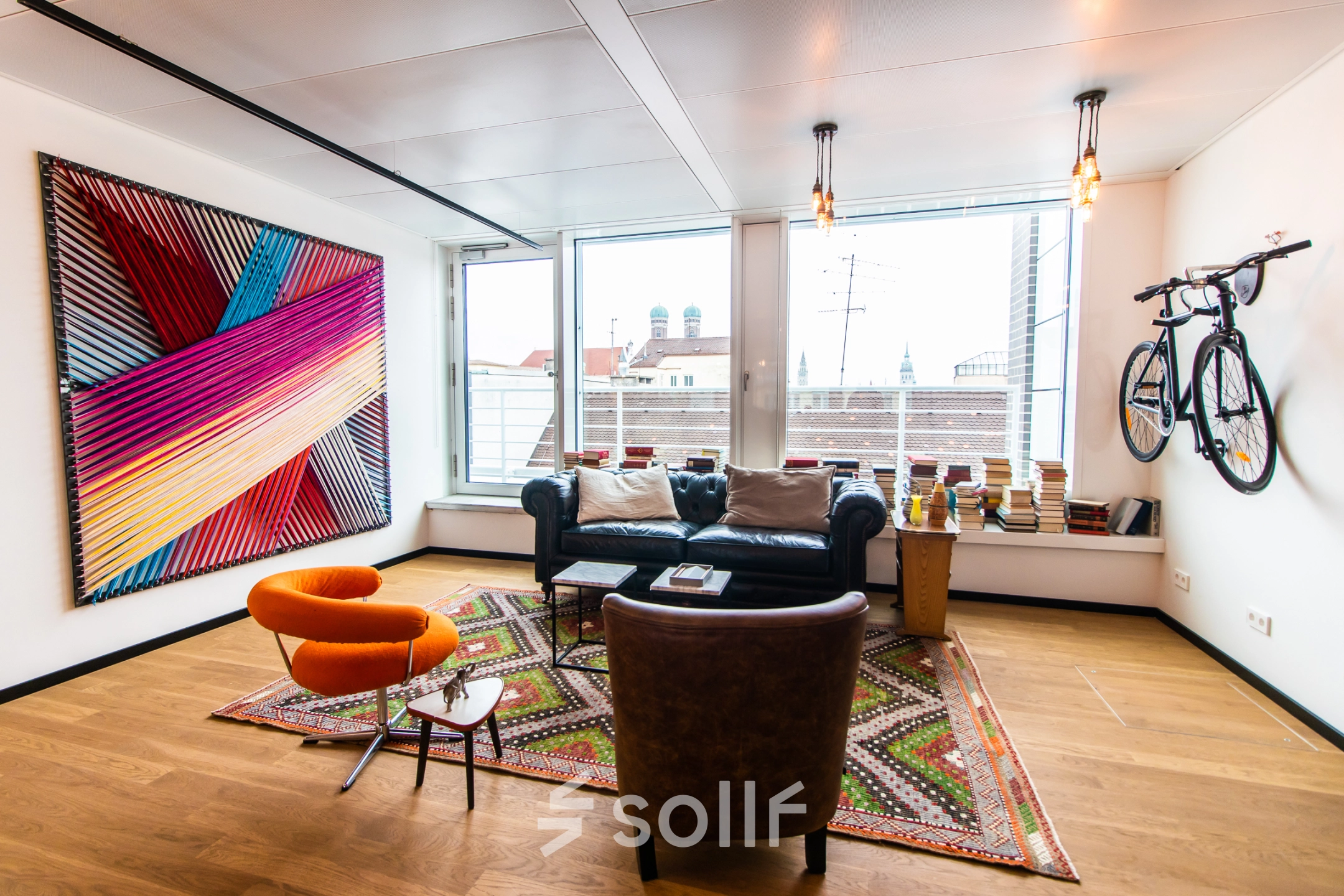 Stilvolle Business Lounge des Bürogebäudes in München