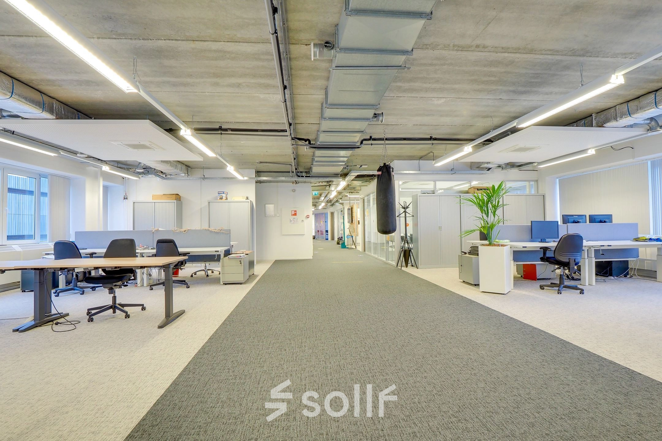 Spacious and modern office space rental at Zoomstede 19, Nieuwegein, featuring open plan workstations, ample natural lighting, and contemporary design elements ideal for productivity.