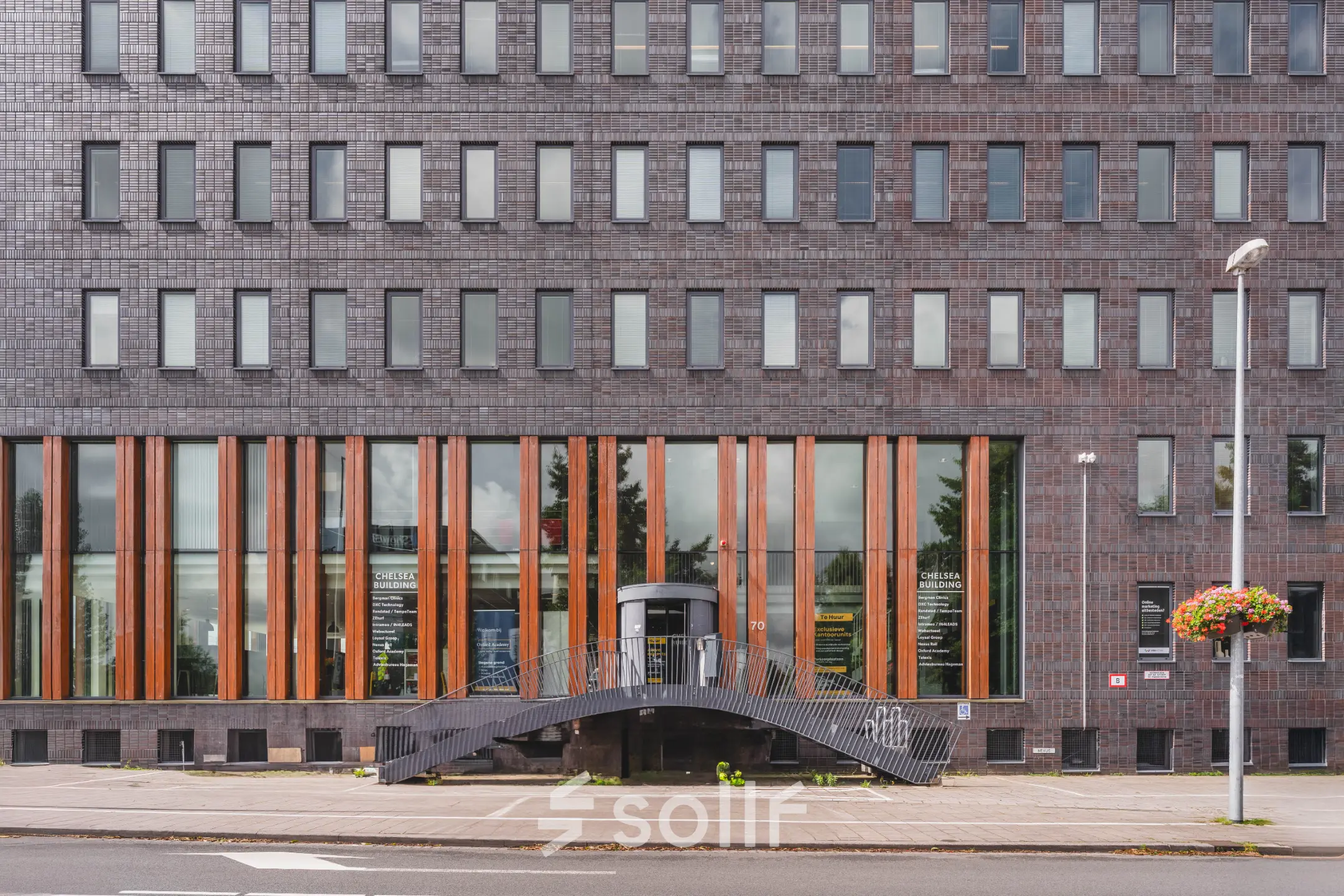 Exterior view of an office building at Laan van Zuid Hoorn 70 in Rijswijk, ideal for office space rental.