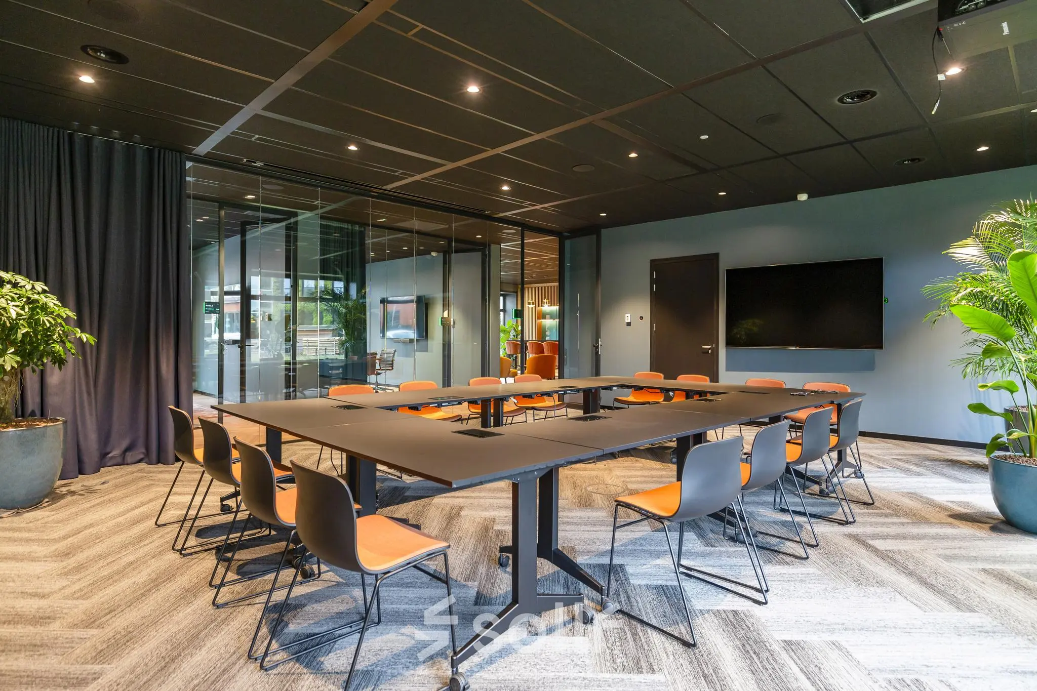Modern conference room at George Hintzenweg 77 - 89 in Rotterdam Alexander, featuring a large meeting table with chairs and a wall-mounted screen, perfect for office space rental.