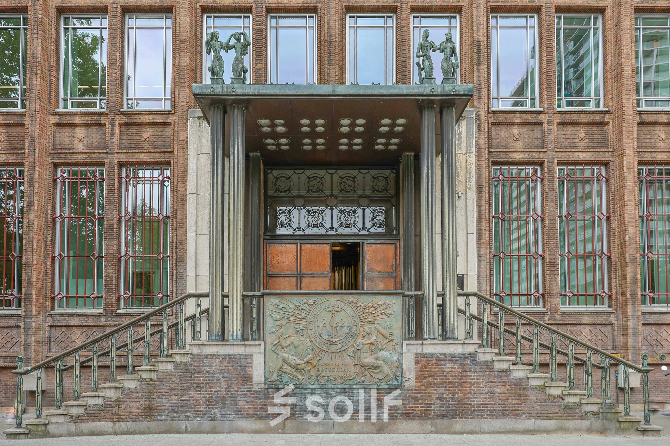Architectural facade of Blaak 34 in Rotterdam Center, showcasing an elegant entrance ideal for office space rental.