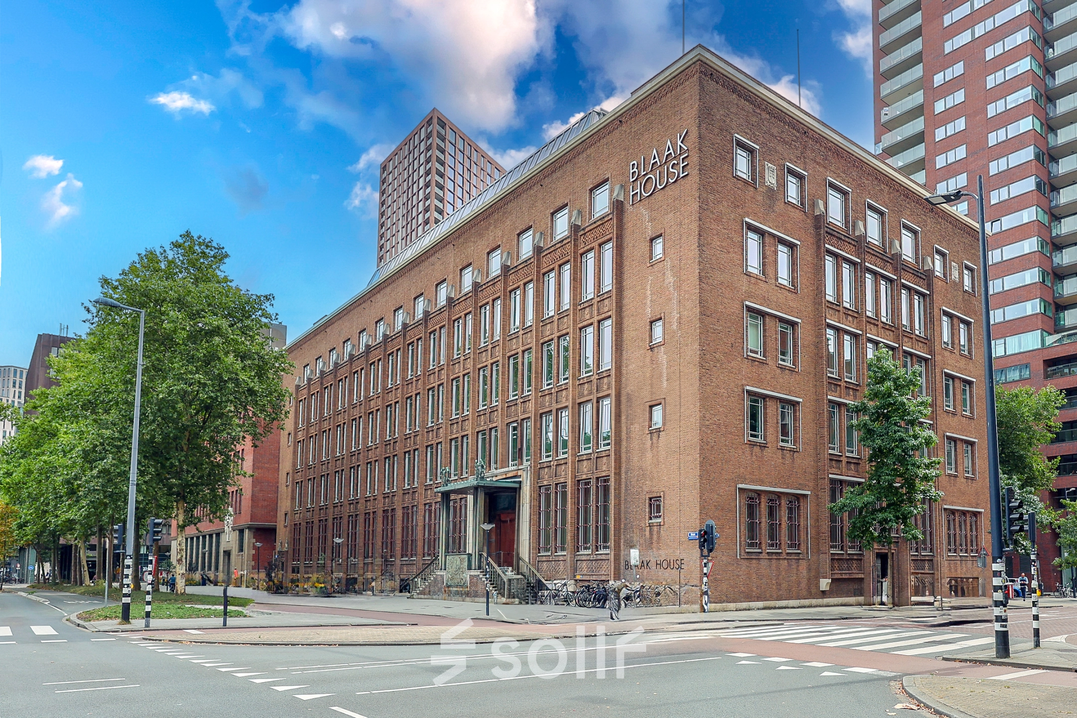 Exterior view of Blaak 34 in Rotterdam Center, showcasing an attractive office space rental opportunity.