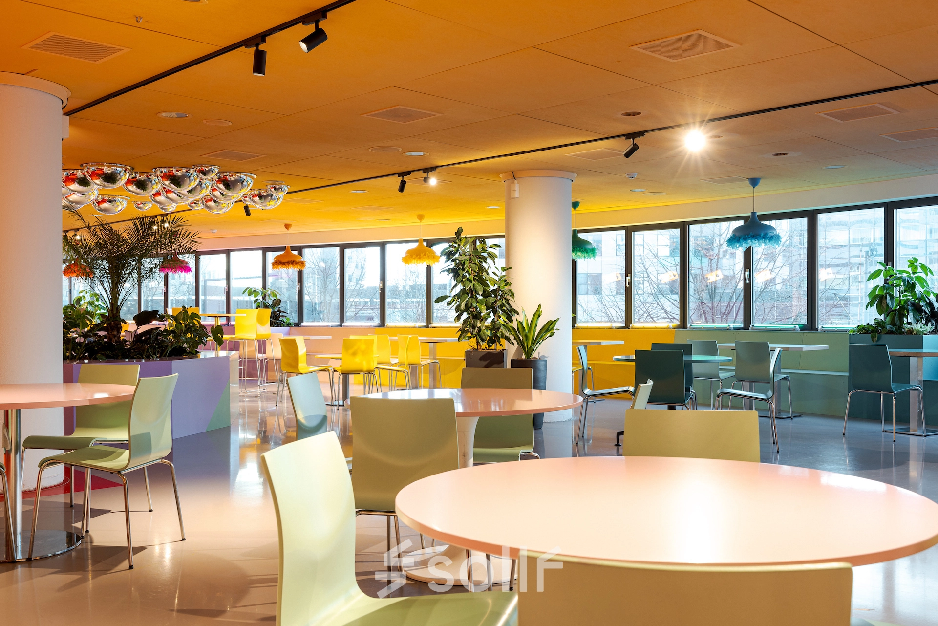 Colorful and modern office space with vibrant seating at Weena 70 in Rotterdam Center, showcasing a unique atmosphere for office space rental.