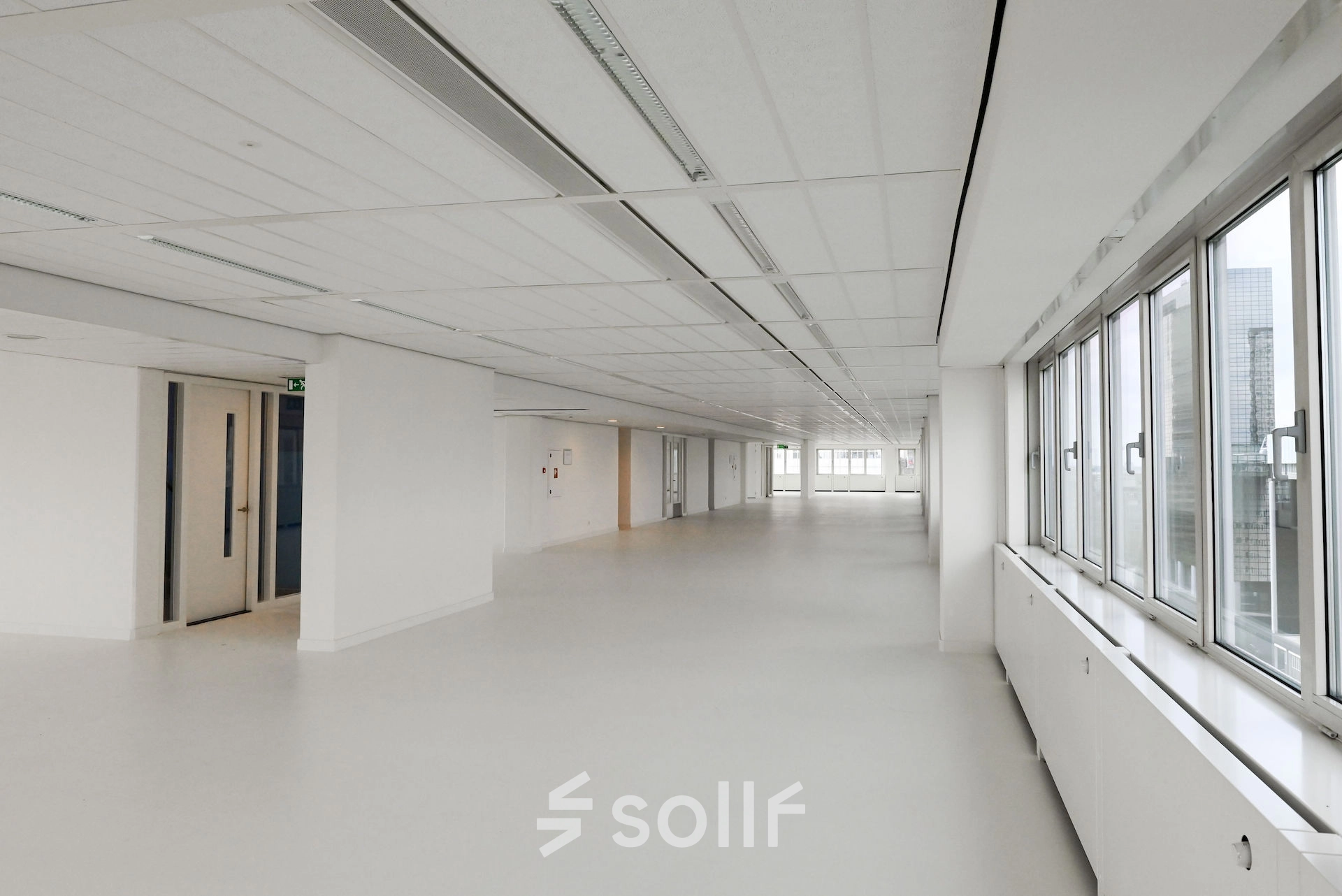 Spacious office to rent in Weena 70, Rotterdam Center. The unfurnished interior features large windows and a bright open floor plan, ideal for office space rental.