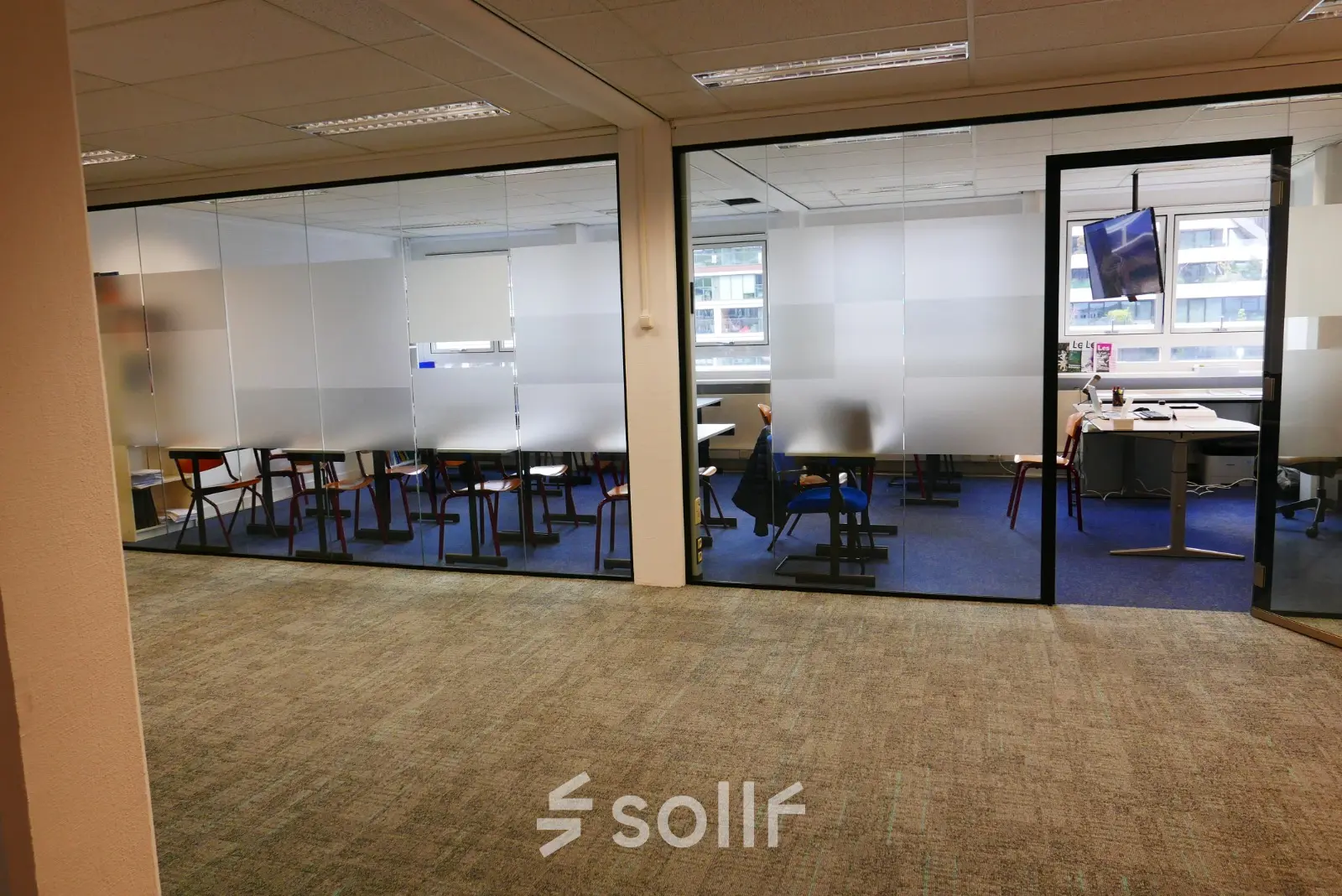 Interior view of an office space available for rent at Wijnhaven 76 in Rotterdam Center, featuring modern workspaces with desks and chairs.