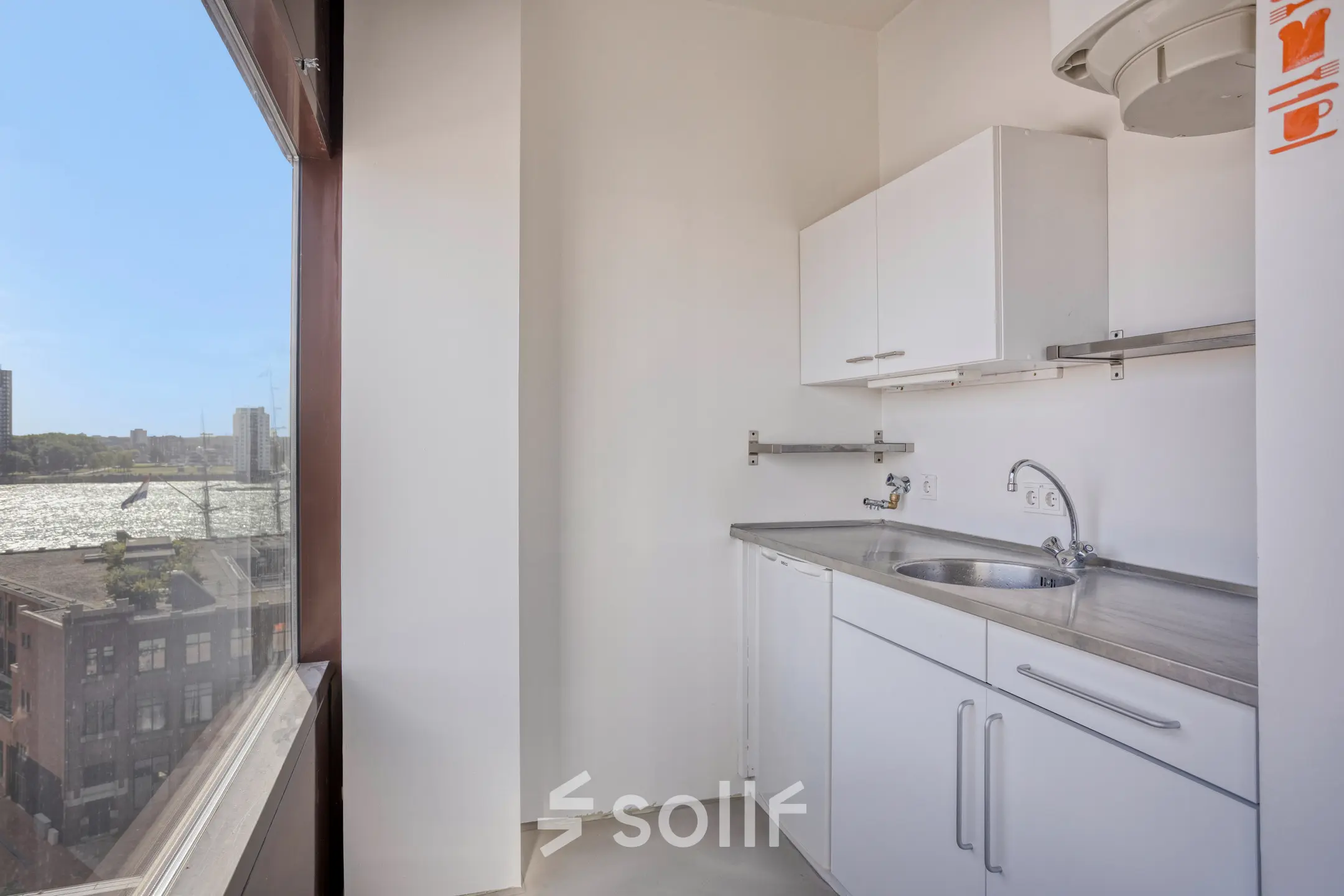 Bright pantry area in office space for rent at Kratonkade 7 - 27, Rotterdam Delfshaven, with a view of the river.