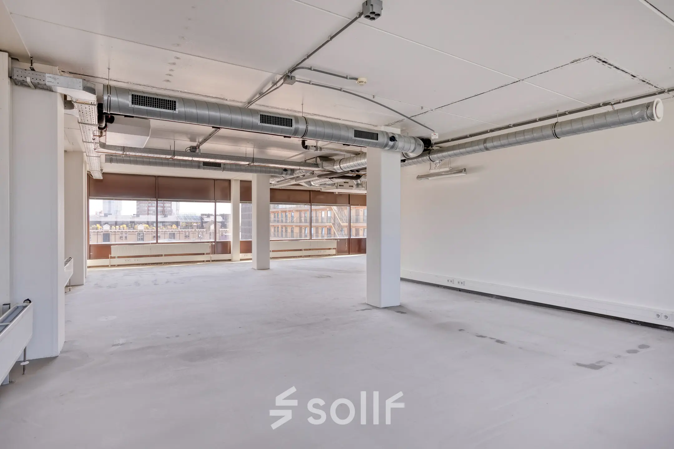 Spacious office to rent at Kratonkade 7 - 27 in Rotterdam Delfshaven, featuring an open floor plan with large windows.