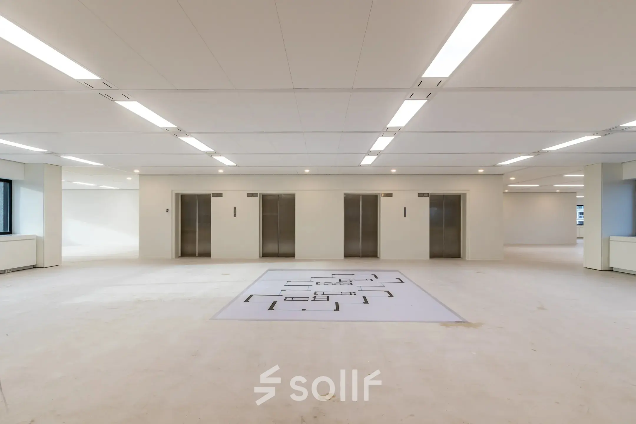 Spacious, unfurnished office area with elevators, available for office space rental at Oostmaaslaan 71, Rotterdam Kralingen.