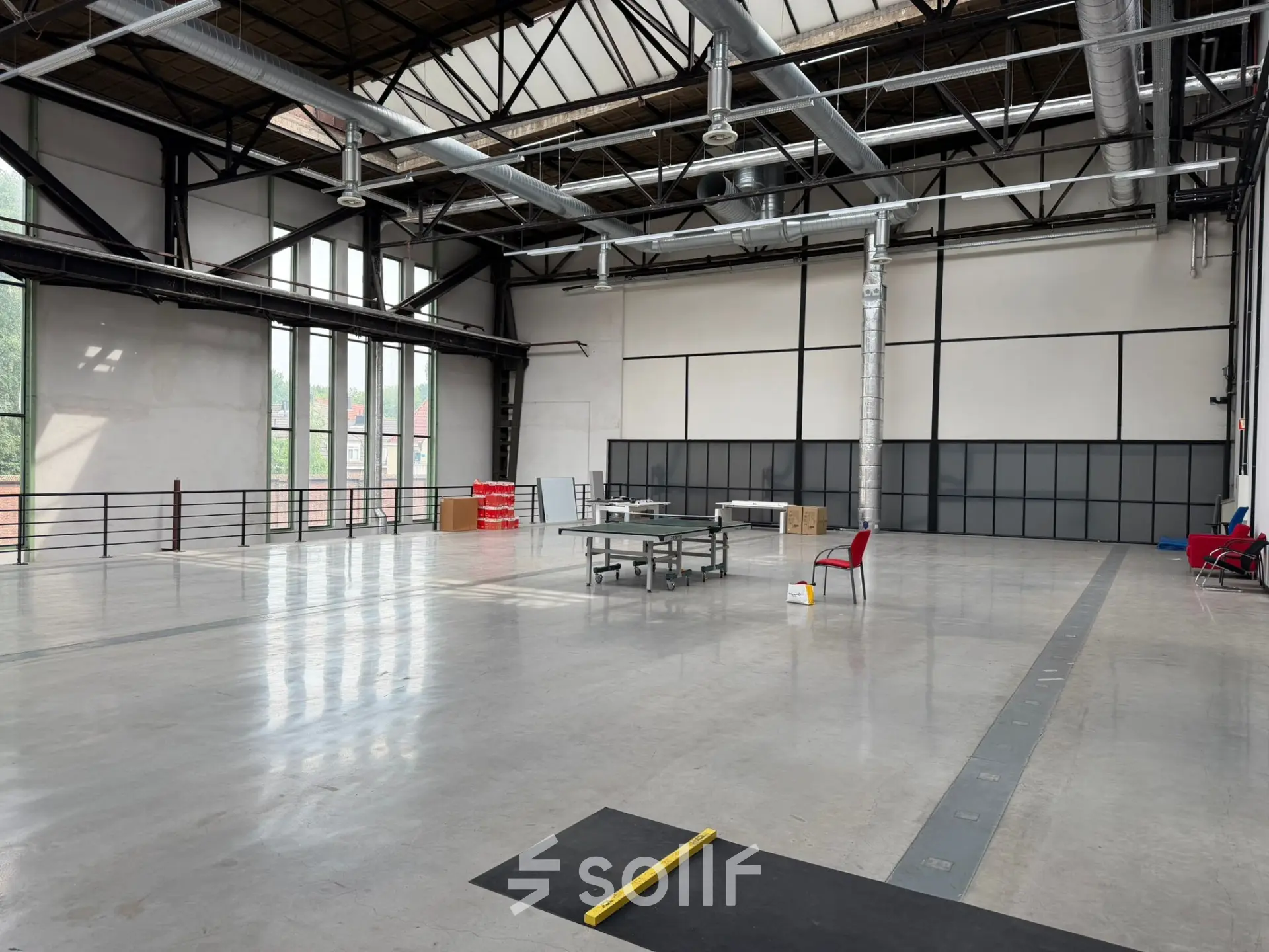 Spacious industrial office space for rent at Scheepsbouwweg 29, Rotterdam Waalhaven with large windows and open floorplan.