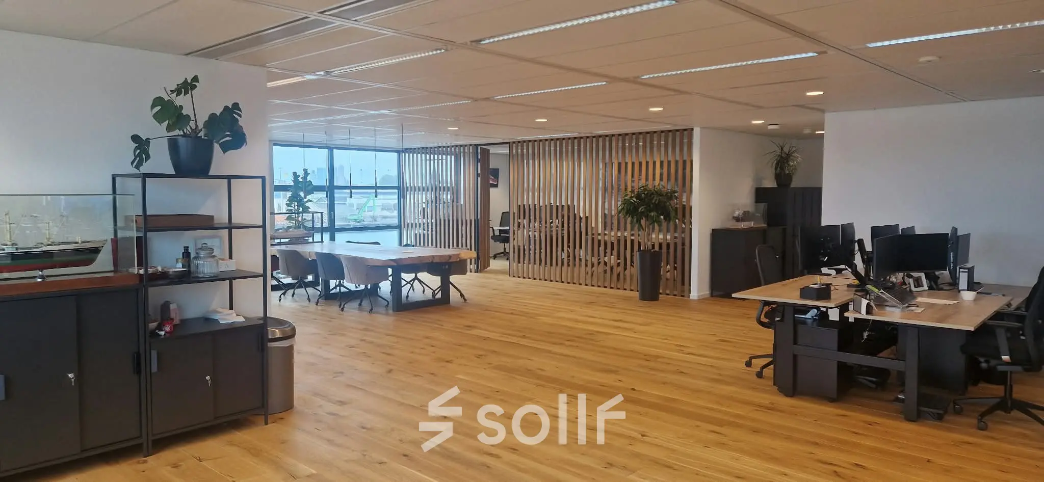 Spacious and well-lit office space rental at Waalhaven Zuidzijde 21, featuring modern furnishings and a view of Rotterdam Waalhaven.