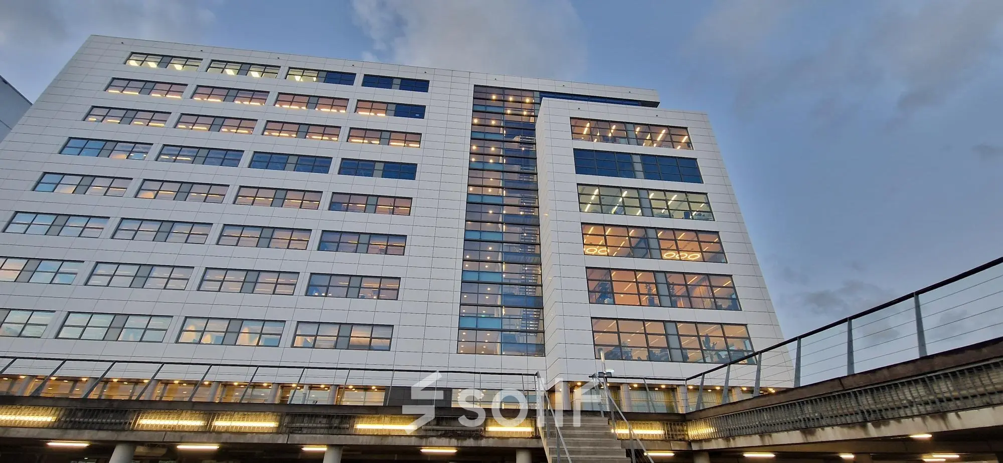 Exterior view of the office building at Waalhaven Zuidzijde 21, Rotterdam Waalhaven, ideal for office space rental.