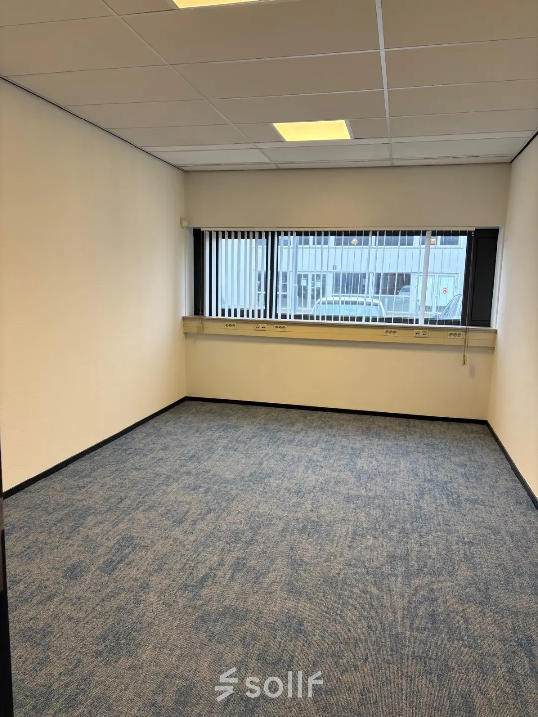 Empty office space at Fischerpad 106 in Sittard, available for rent. Ideal for customizing to your needs.