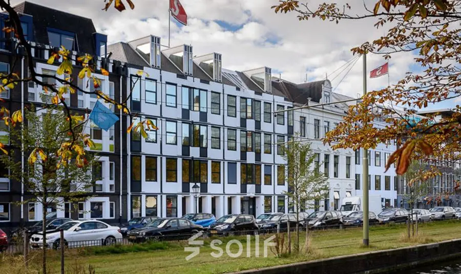 Exterior view of office building at Koninginnegracht 10, The Hague Center, ideal for office space rental.