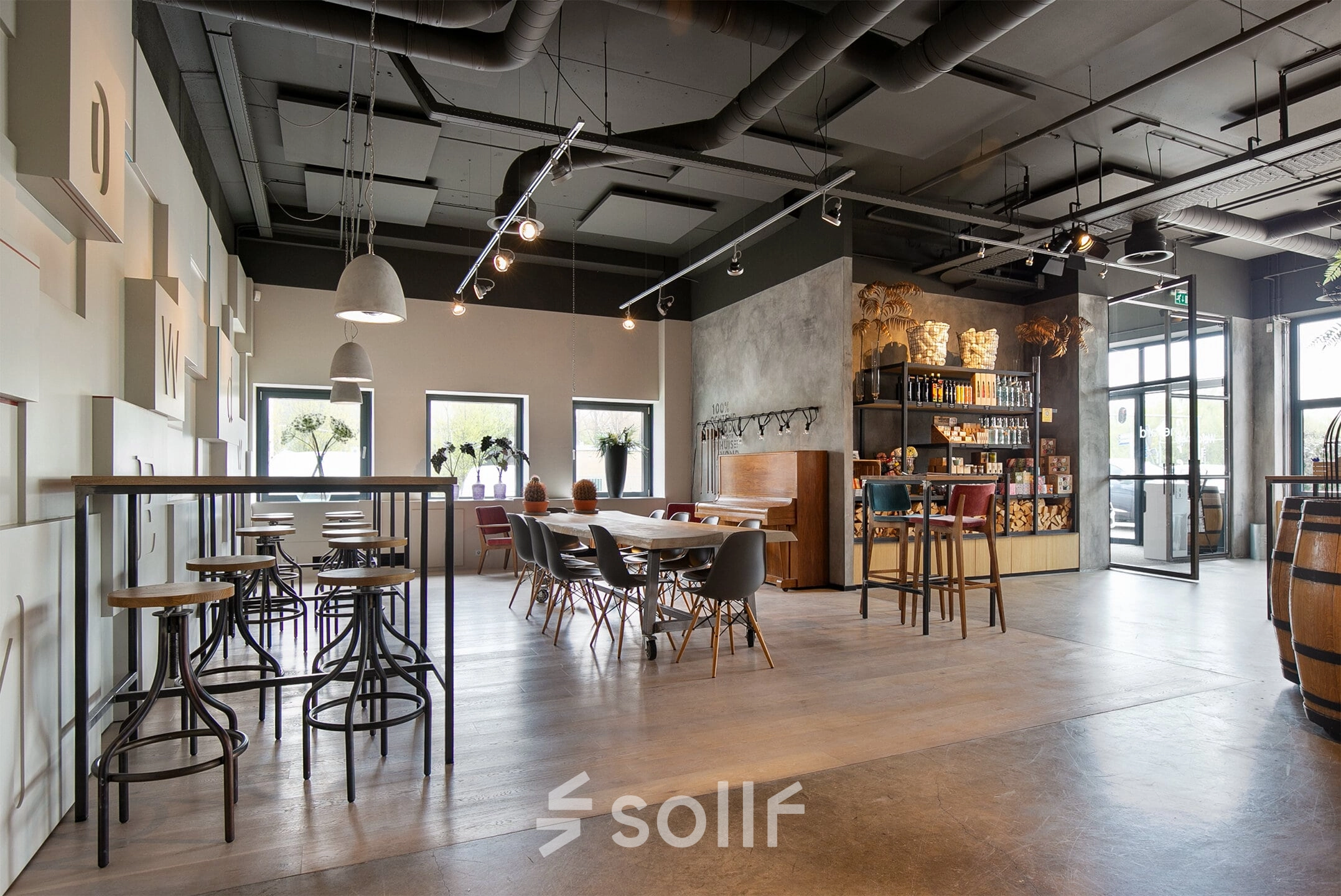 Spacious, modern office space at Atoomweg 63, Utrecht Lage Weide, featuring a mix of high tables and cozy seating. Ideal for office space rental.