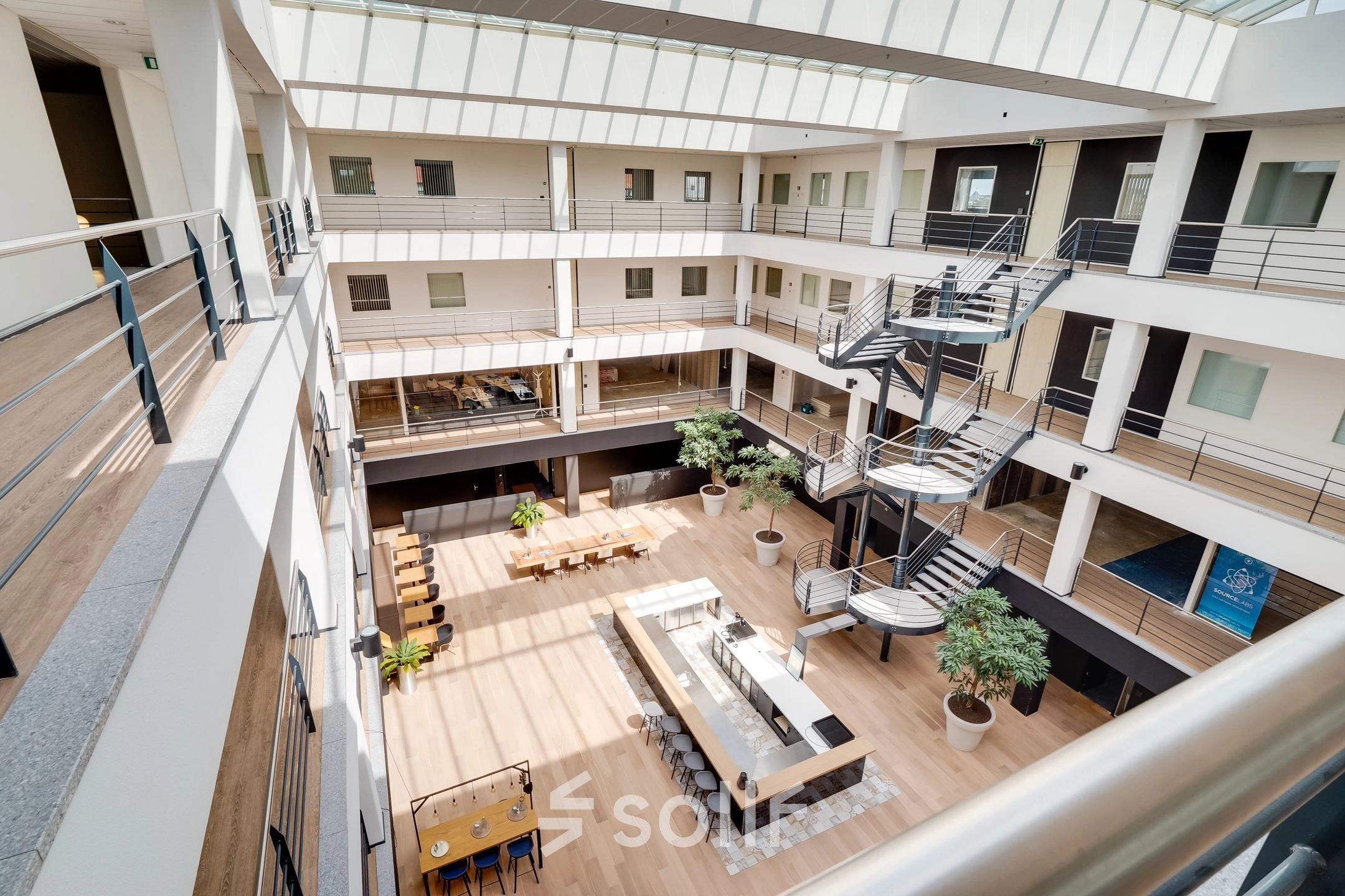 Bright, open office space at Computerweg 22, Utrecht Lage Weide, perfect for office space rental with modern furnishings and versatile workspaces.