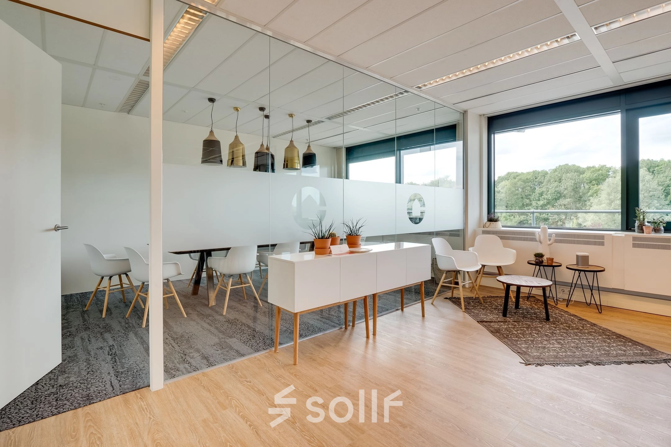 Bright office space at Computerweg 22, Utrecht Lage Weide, featuring modern furnishings and ample natural light, ideal for office space rental.