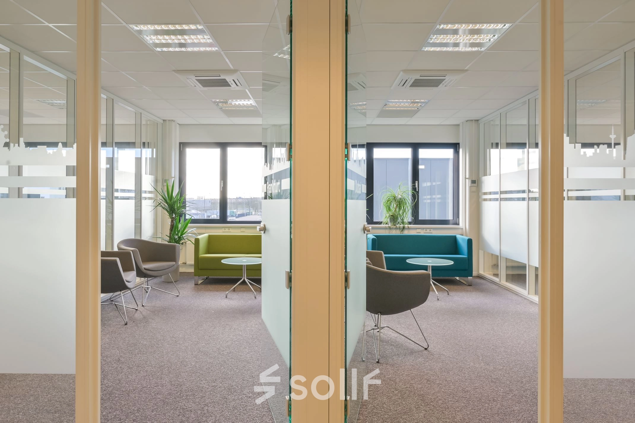 Bright office space at Kobaltweg 11, Utrecht Lage Weide, featuring modern furnishings and large windows for natural light. Ideal for those looking to rent office space with ample seating.