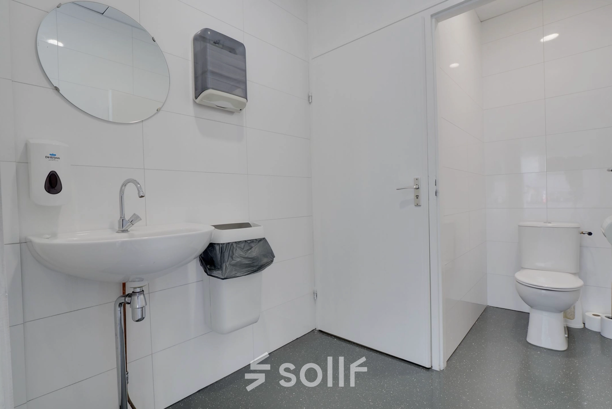 Clean restroom interior at Zonnebaan 18, Utrecht Lage Weide, highlighting modern design suitable for any office space rental.