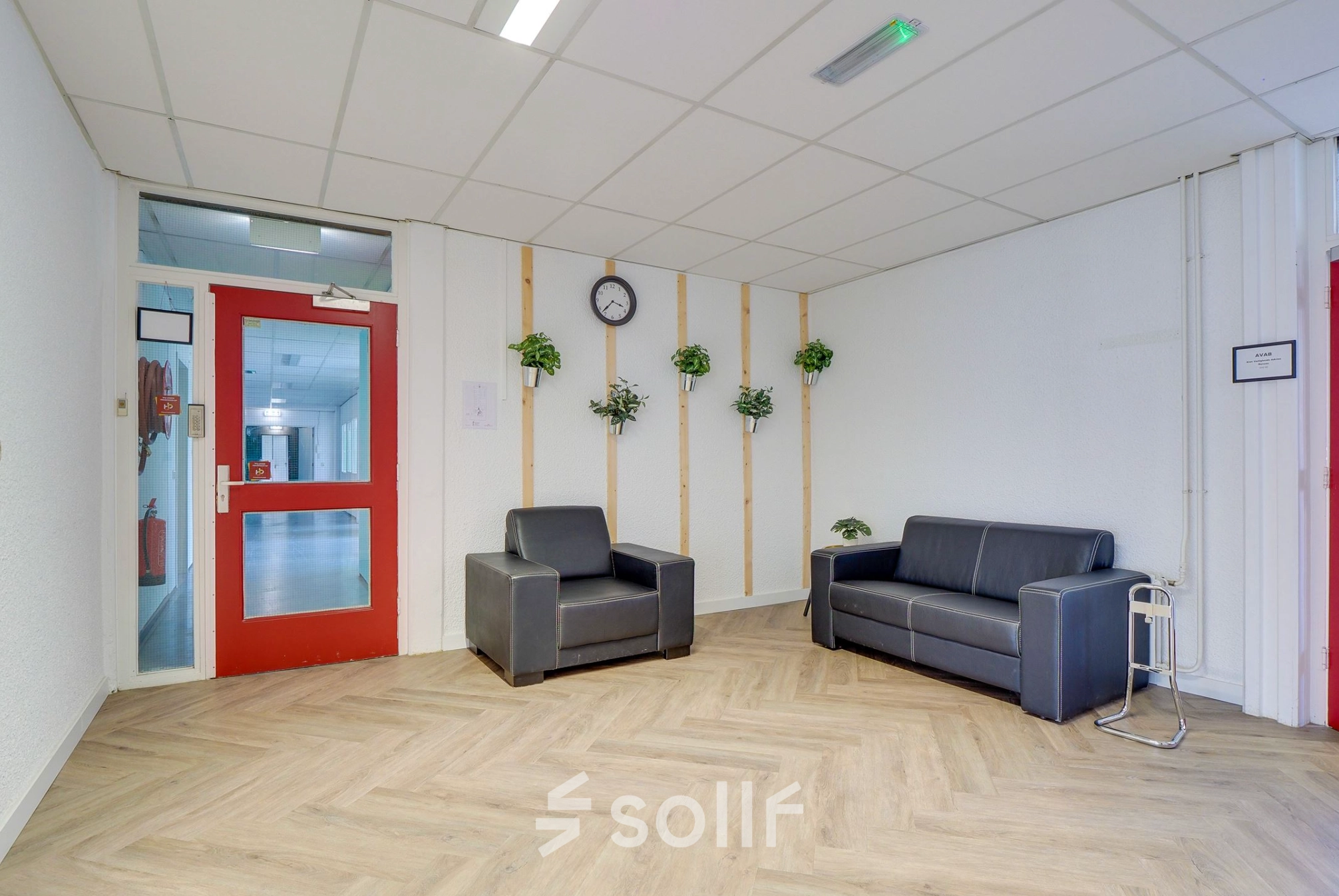 Office lounge area at Zonnebaan 18, Utrecht Lage Weide, featuring seating and decorative plants, perfect for office space rental.