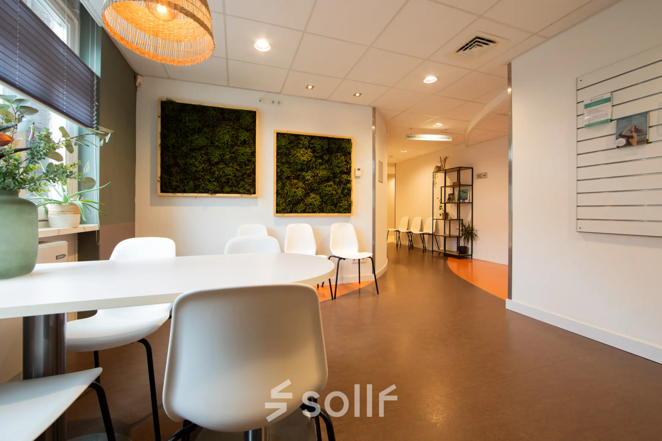 Bright office space for rent at Middenburcht 136, Utrecht Leidsche Rijn with modern decor and seating, ideal for casual meetings.