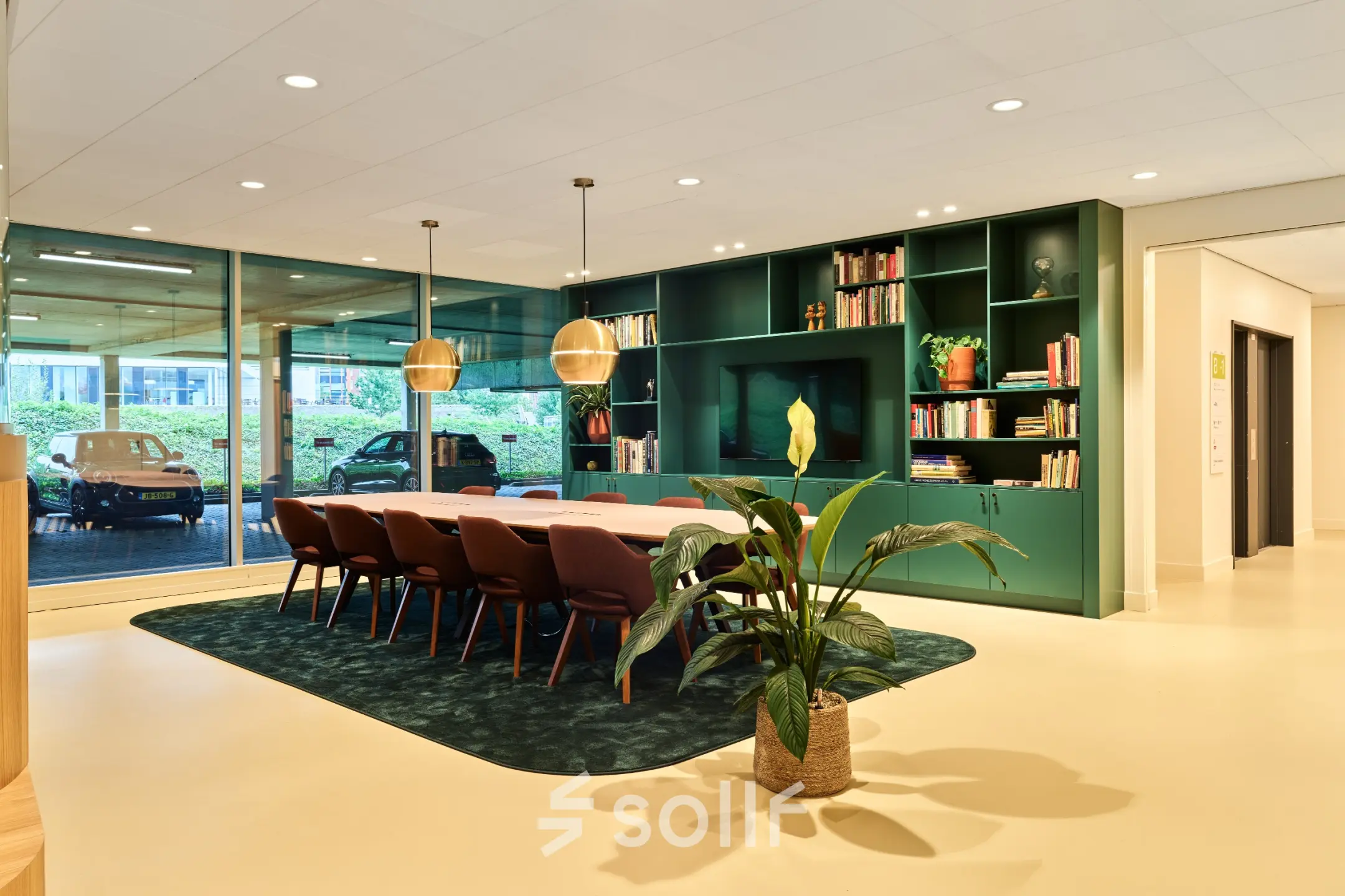 Modern workspace at Van Deventerlaan 30-40, Utrecht Papendorp, featuring stylish furnishings, ideal for office space rental.