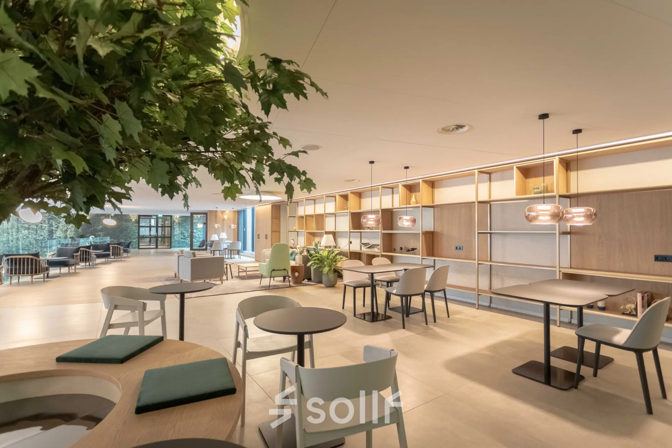 Modern office space at Van Deventerlaan 31-51 in Utrecht Papendorp, featuring stylish furnishings and natural lighting, ideal for office space rental.