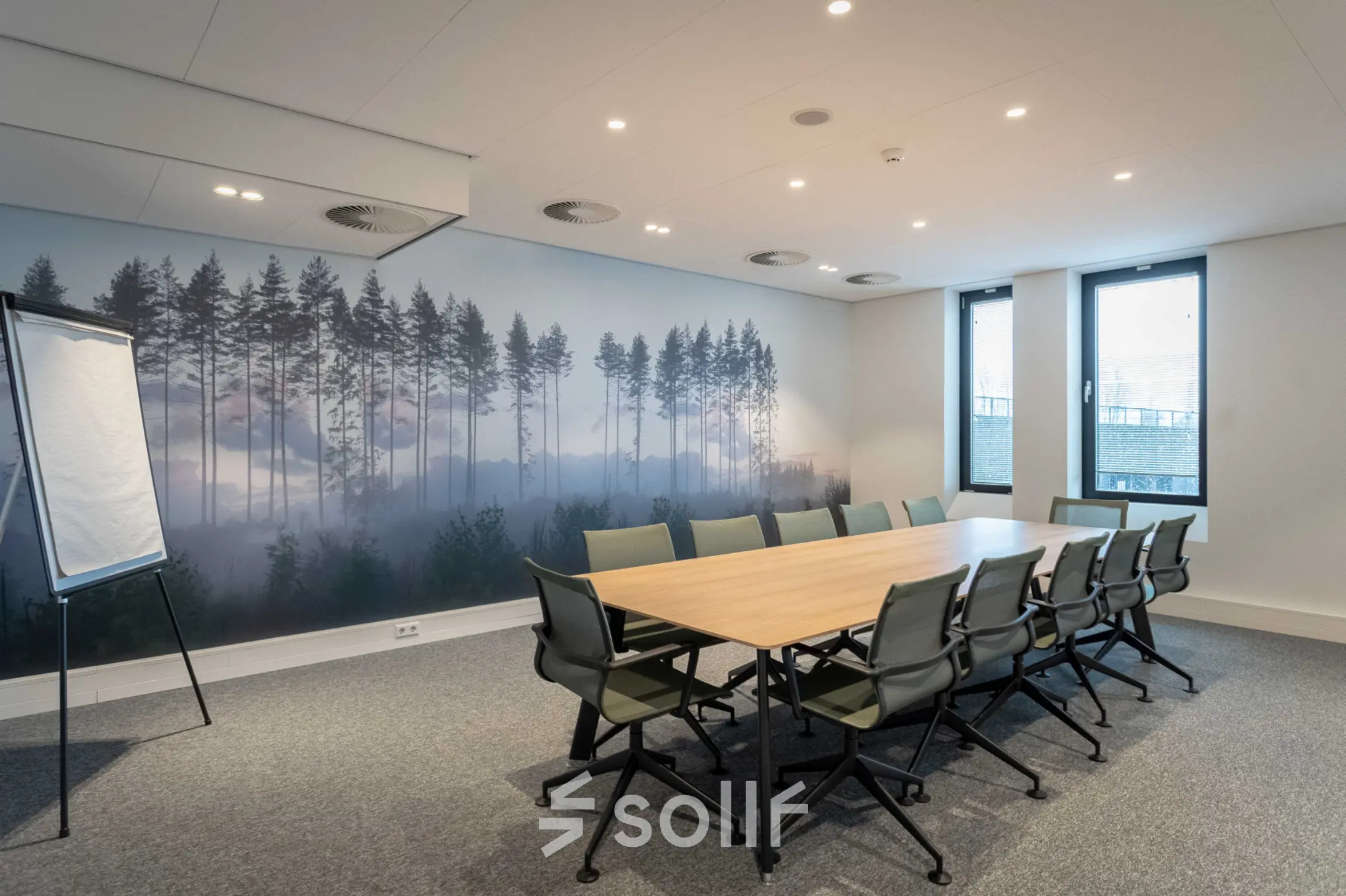 Bright conference room at Van Deventerlaan 31-51, Utrecht Papendorp, featuring a large table with chairs, ideal for office space rental.