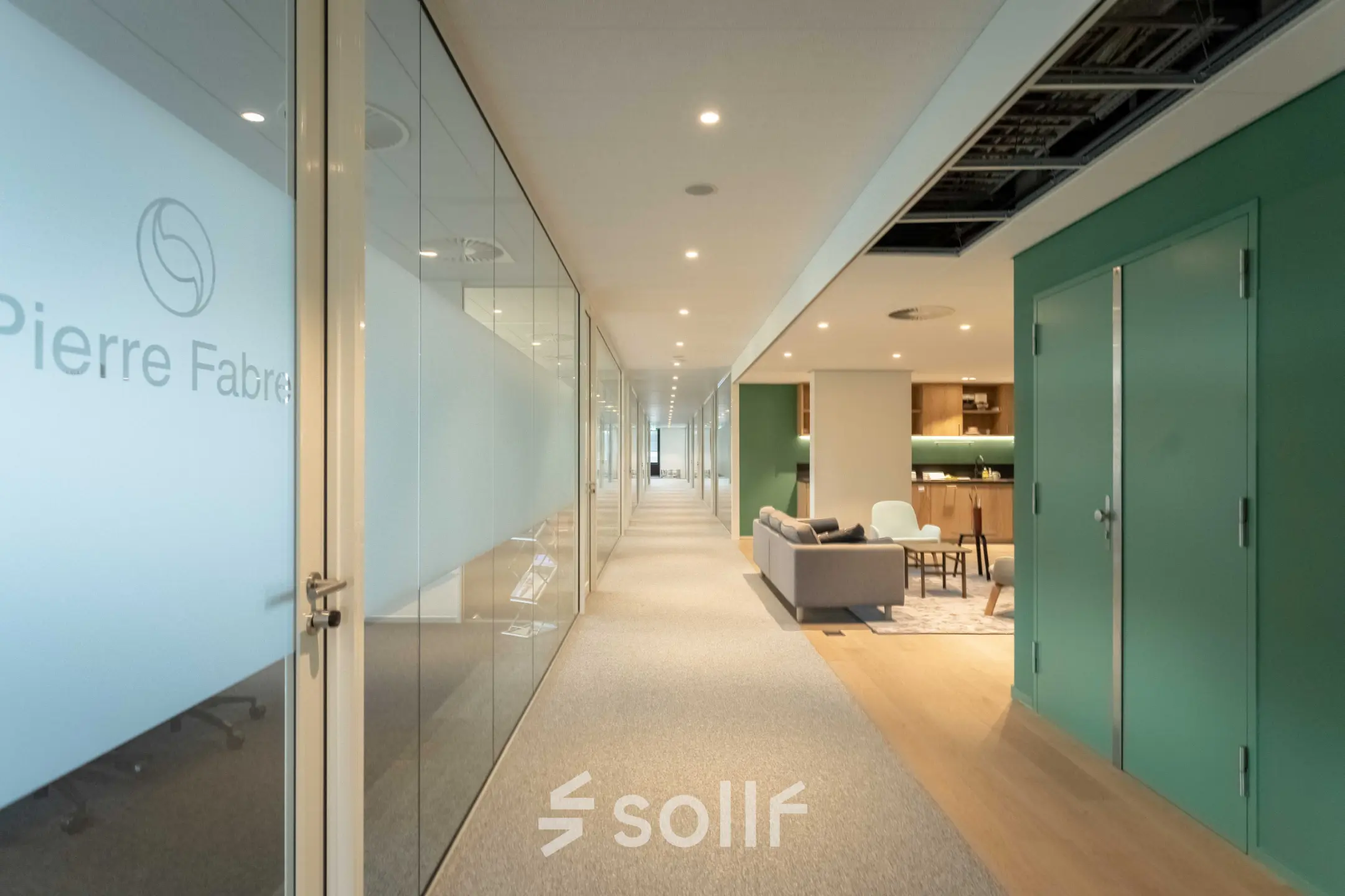 Bright interior hallway at Van Deventerlaan 31-51, Utrecht Papendorp, showcasing modern office space rental with glass partitions and chic lounge area for rent office space.