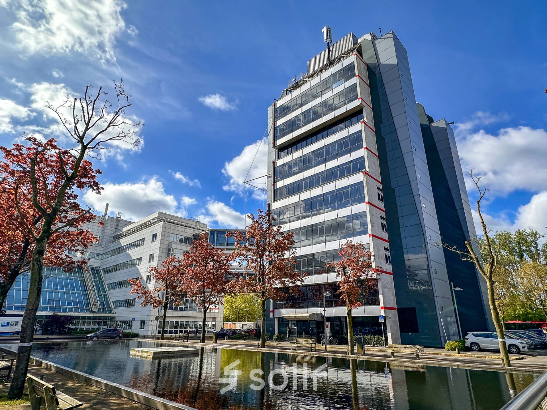 Exterior view of the office building at Daltonlaan 200 in Utrecht Rijnsweerd. The image highlights the modern architecture and surroundings, ideal for office space rental.
