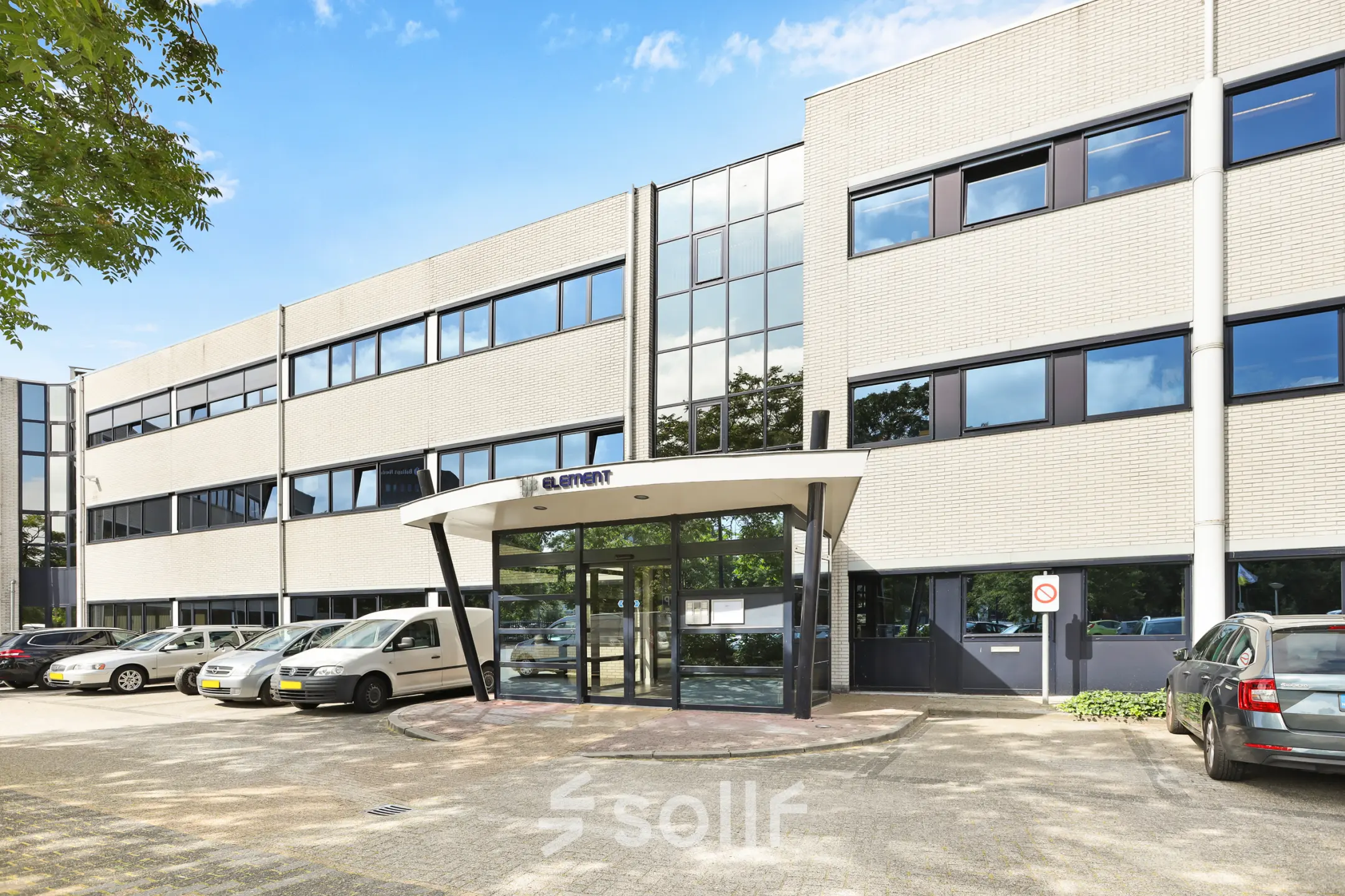 Exterior view of an office building at Winthontlaan 200, Utrecht South, suitable for office space rental.
