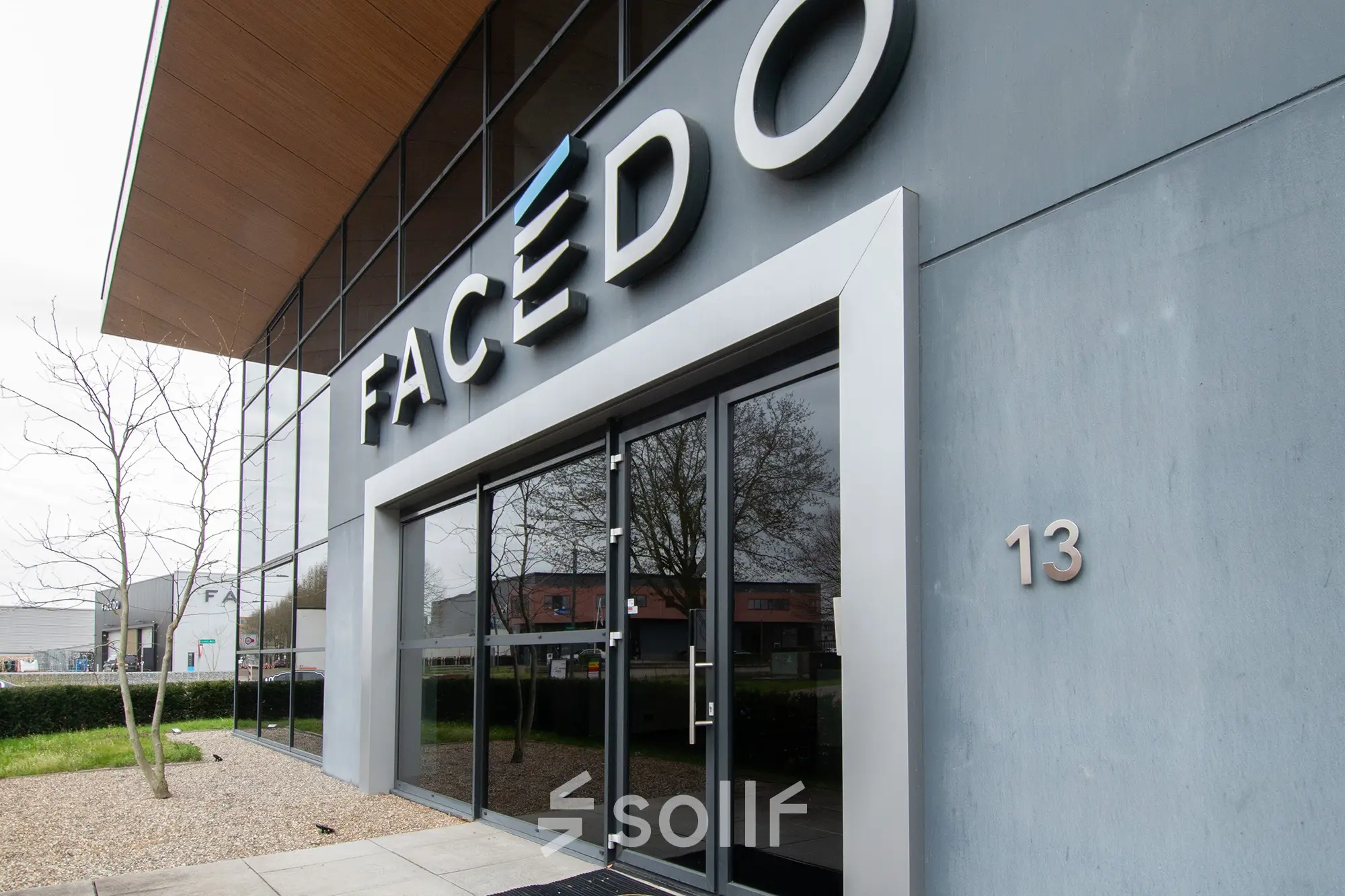 Exterior view of the office to rent at Gildestraat 13, Velp, highlighting the modern facade with reflective glass.
