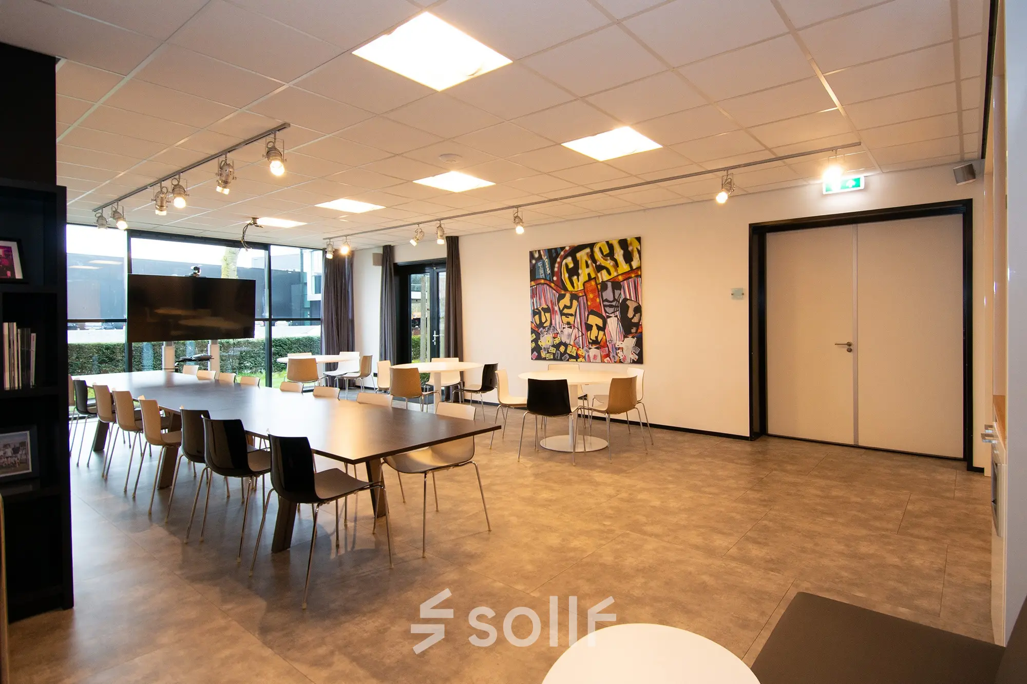 Spacious and modern furnished office space in Velp at Gildestraat 13, available for rent. Ideal for meetings and collaborative work sessions with ample natural light and stylish decor.