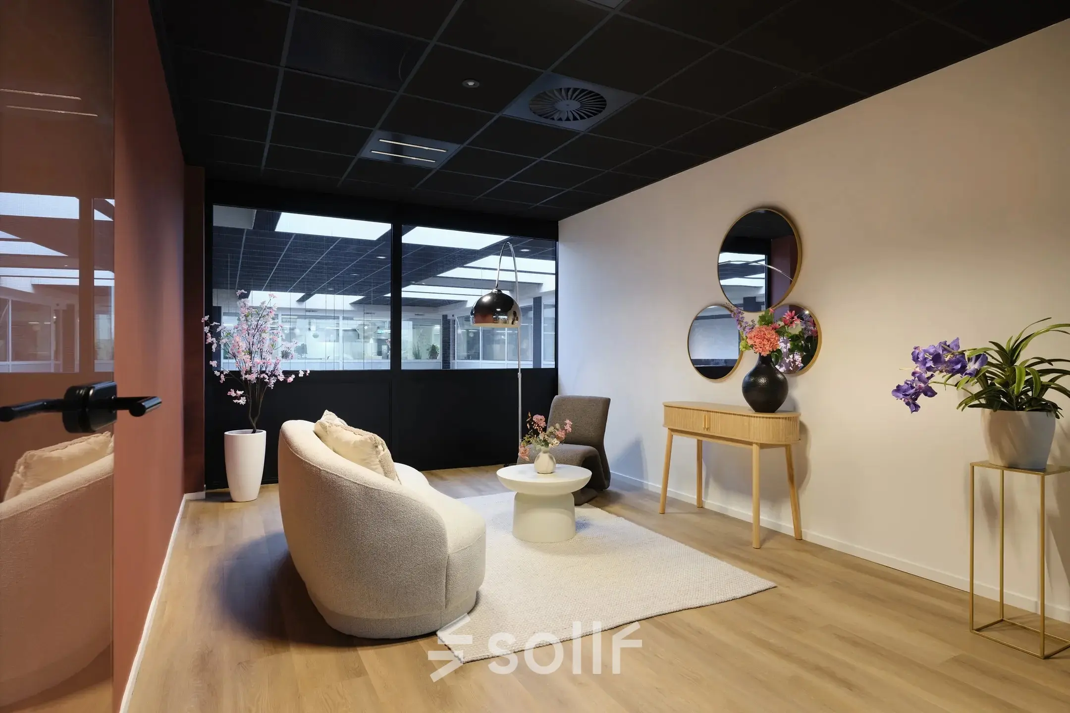 Bright furnished office space at Havenweg 24, Vianen Utr, featuring modern seating and decor, ideal for office space rental.